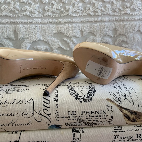 NWT LaFenice Venezia Light Beige Patent Leather/Suede Platform Peep Toe Pumps 9 - Picture 11 of 12